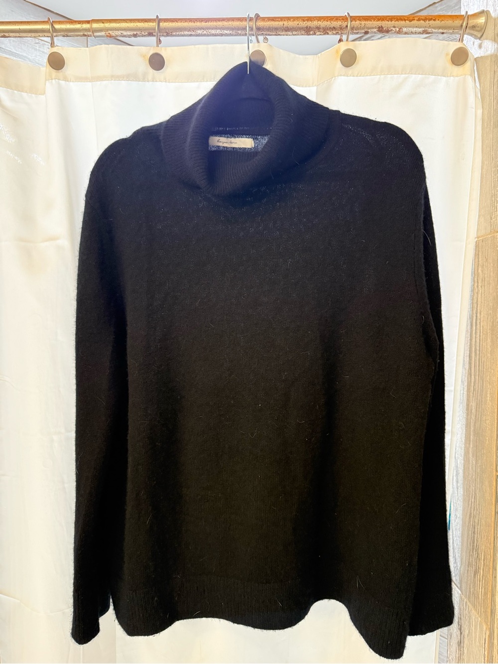 Harper Lane 100% Cashmere Turtleneck Sweater in Black